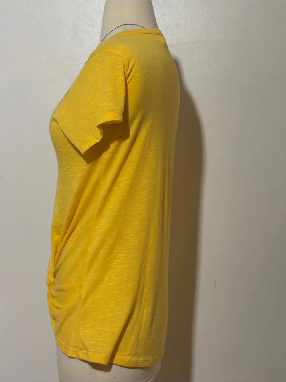 just‎ be Yellow Twist-Knot Short Sleeve Tee
